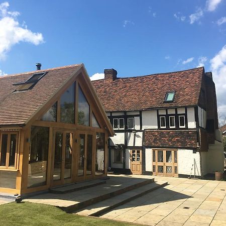 Heathrow Cottages Staines-upon-Thames Exterior photo